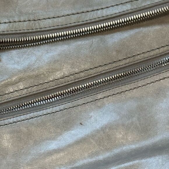 EUC Hobo International Cloud Gray Crossbody Messenger Bag - Picture 2 of 7